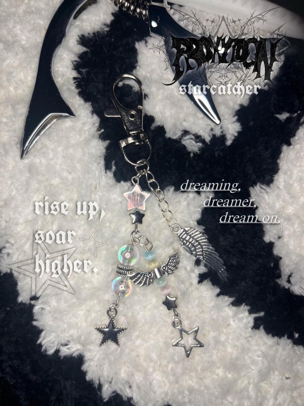 Winged-star keychain